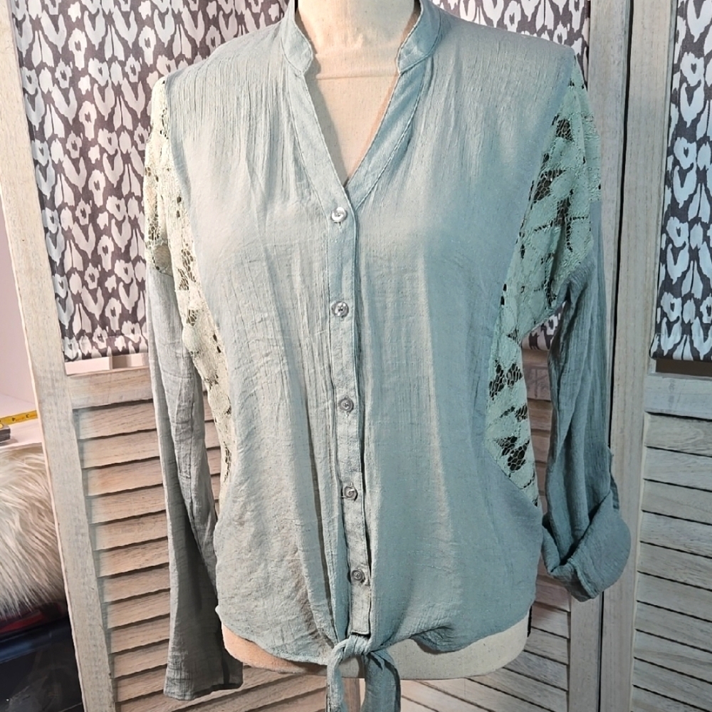 NWOT Women Sage/Mint Button-Up Top Lace Inserts Dolman Adjustable Sleeves